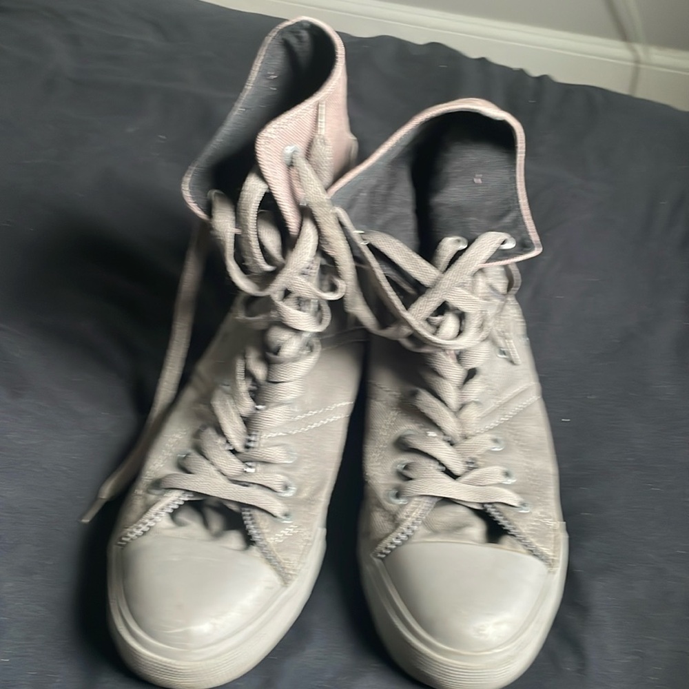 Levi’s Hi-top sneakers